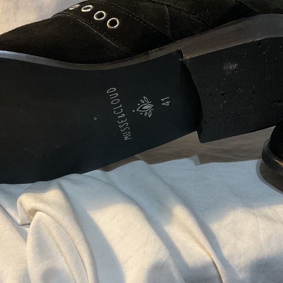 Musse & Cloud Black Strappy Women's Shoes - Picture 4 of 5